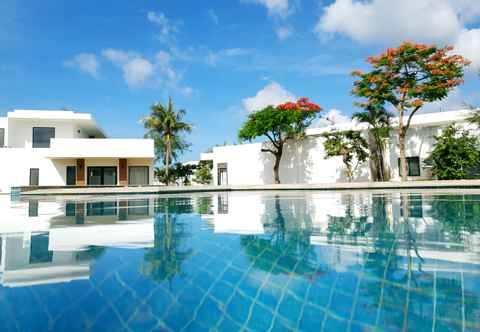 Swimming Pool Saint Simeon Long Hai Resort