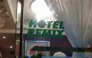 Bangunan 2 Hotel Remix