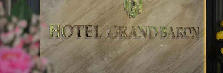 Lobi Hotel Grand Baron 