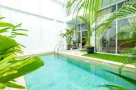 Swimming Pool Yellow House Jogja