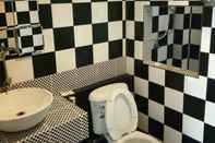 In-room Bathroom Hiso Hotel Lopburi