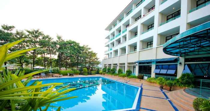 Swimming Pool Surin Majestic Hotel