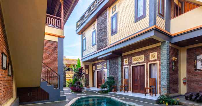 Swimming Pool The Garuda Villa and Restaurant