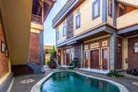 Swimming Pool The Garuda Villa and Restaurant