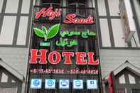 Bên ngoài Haji Saudi Hotel