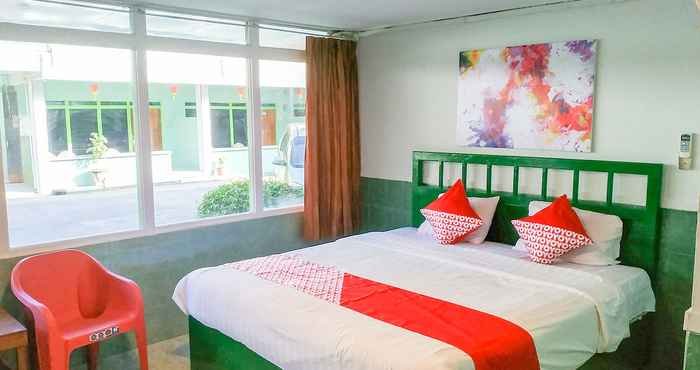 Phòng ngủ Hotel Sahabat Baru.