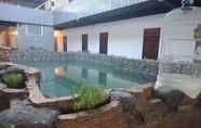 Swimming Pool 2 Coconut Kediri Hotel City Centre