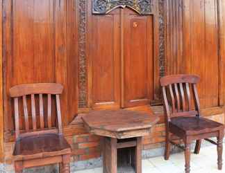 Lobby 2 Wooden Room at Ndalem Malioboro Guest House