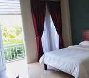 Bedroom 6 Tulip Inn Tomohon