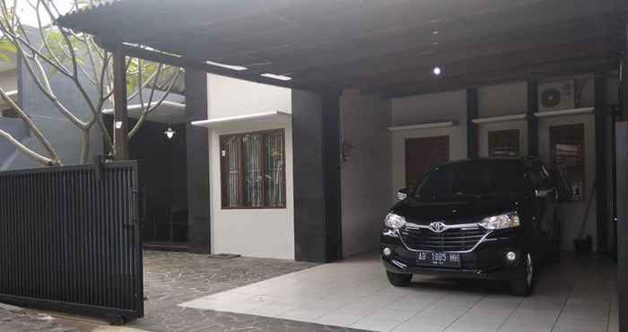 Bangunan Entire House at Homestay Ndalem Soeratin 2 Yogyakarta