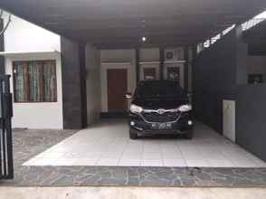 Exterior 4 Entire House at Homestay Ndalem Soeratin 2 Yogyakarta