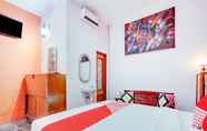 ห้องนอน 6 OYO 90363 Nira Guest House Sanur Bali