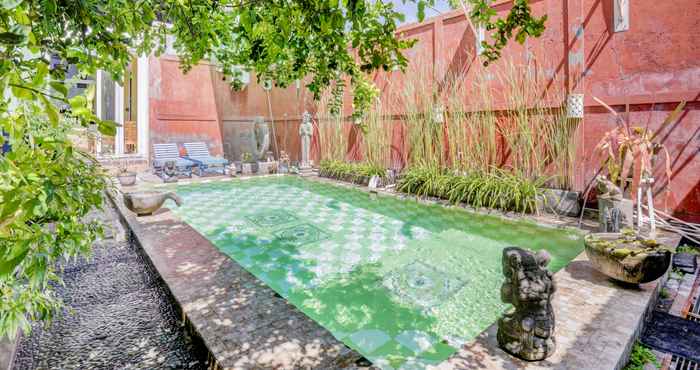 Swimming Pool OYO 90363 Nira Guest House Sanur Bali