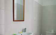 Toilet Kamar 3 Dwiki Putra Homestay