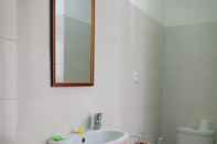 In-room Bathroom Dwiki Putra Homestay