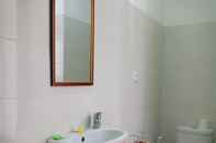 Toilet Kamar Dwiki Putra Homestay