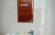 In-room Bathroom 4 Dwiki Putra Homestay