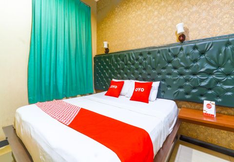Bedroom OYO 90788 Nillo Hotel