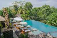 Kolam Renang The Sankara Suites & Villas by Pramana