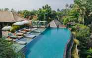 Kolam Renang 5 The Sankara Suites & Villas by Pramana