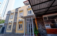 Bangunan 2 SUPER OYO 2209 Solo Point Guest House Syariah