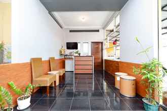 Lobby 4 SUPER OYO 2209 Solo Point Guest House Syariah