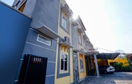 Bangunan 4 SUPER OYO 2209 Solo Point Guest House Syariah