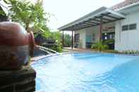 Kolam Renang Omah Sambilegi Homestay By The Grand Java