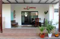 Bar, Cafe and Lounge Omah Sambilegi Homestay By The Grand Java