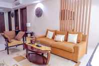 Ruang Umum 2BR Cozy Pool View Kemang Village Residence by Travelio