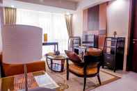 Bilik Tidur 2BR Cozy Pool View Kemang Village Residence by Travelio