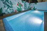 Swimming Pool The Azana Hotel Airport Semarang