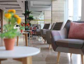 Lobby 2 The Azana Hotel Airport Semarang