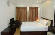 Kamar Tidur 7 Exclusive 2 BR Gandaria Heights Apartment with Mall Access by Travelio