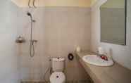 Toilet Kamar 2 Tunak Cottage