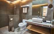 Phòng tắm bên trong 5 J7 Hotel Iloilo