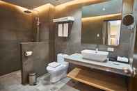 In-room Bathroom J7 Hotel Iloilo