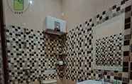 Toilet Kamar 5 Ndalem Winie Asri