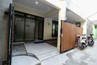 Bên ngoài 4 Family 5 Bedroom at Homestay Wardoyo