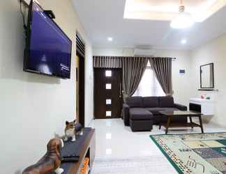 Sảnh chờ 2 Family 5 Bedroom at Homestay Wardoyo