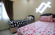 Kamar Tidur 6 Family 5 Bedroom at Homestay Wardoyo