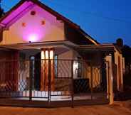 Bangunan 2 Family 4 Bedroom House at Ndalem Benteng