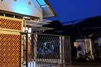 Exterior Family 4 Bedroom House at Ndalem Benteng