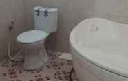 In-room Bathroom 7 Family 4 Bedroom House at Ndalem Benteng