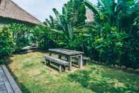 Bangunan Villa Escape at Sandy Bay Beach