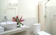 In-room Bathroom 4 Nadya Homestay Munduk