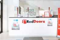 Lobi RedDoorz near Pasay Taft 