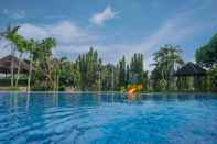 Kolam Renang Hotel Grand Mangku Putra