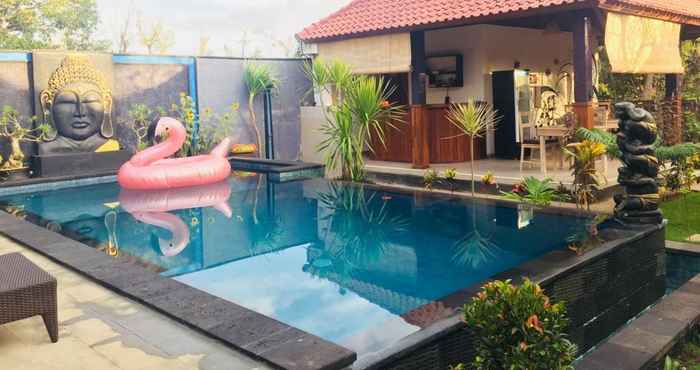 Swimming Pool D Waktu House