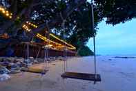 บาร์ คาเฟ่ และเลานจ์ Koh Jum Ocean Beach Resort